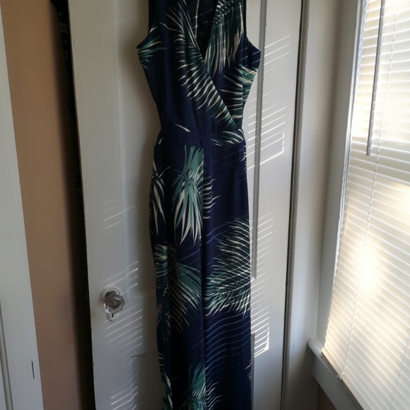 Clothes - Picture 3 of 4